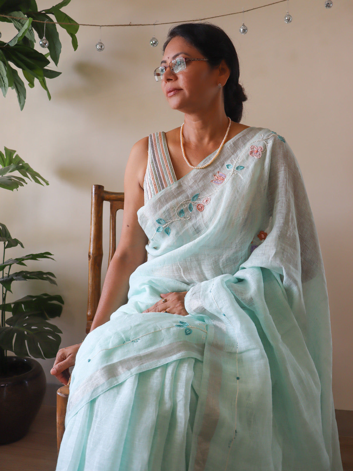 Nivedha - Ice Blue Linen Floral Embroidery Saree With Blouse Piece