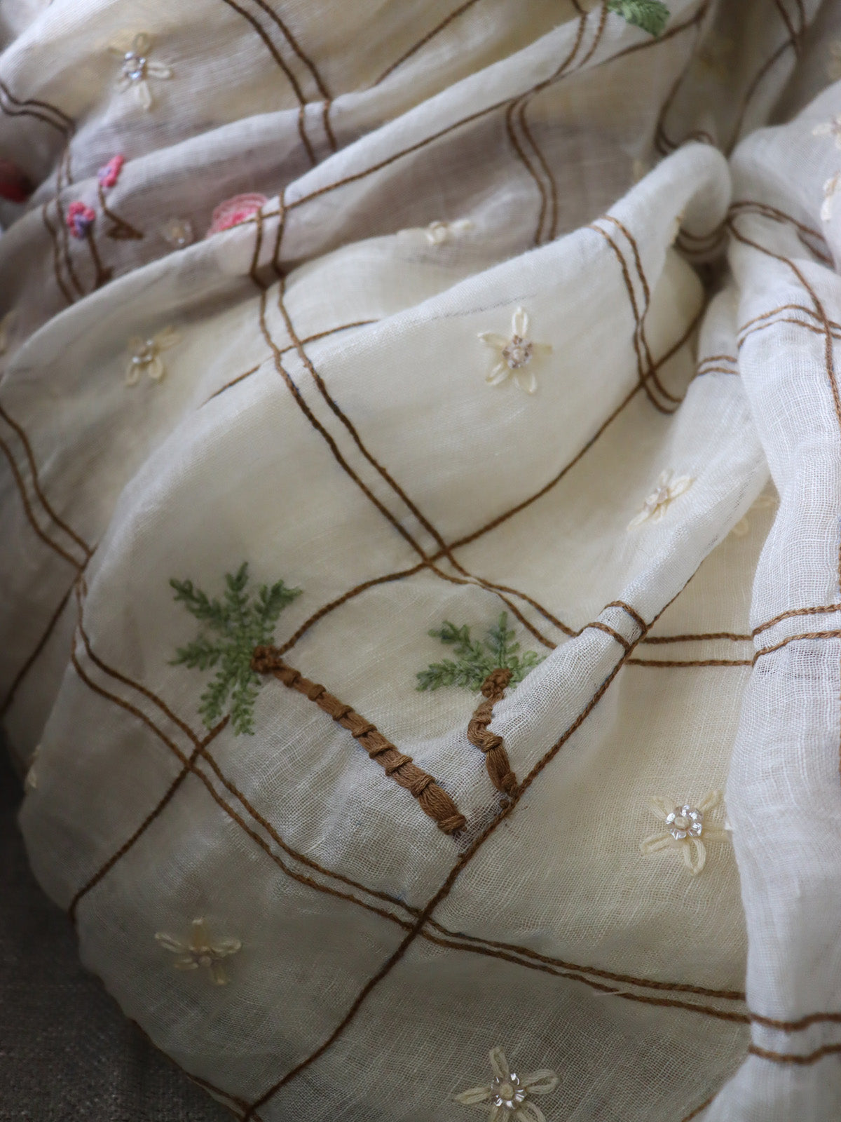 Saunira - Checkered & Floral Embroidered Linen Saree Dripping with Innocence