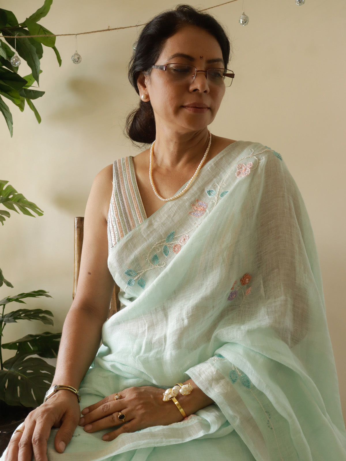 Nivedha - Ice Blue Linen Floral Embroidery Saree With Blouse Piece